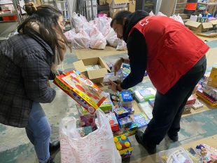 Creu Roja reparteix 7.512 joguines noves entre 2.607 infants vulnerables a Girona