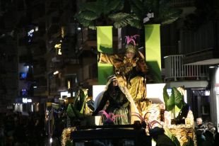 Els Reis d'Orient arriben a Blanes amb set noves carrosses i una comitiva de 300 persones