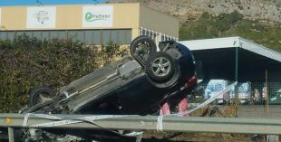 Dos ferits en una sortida de via a la GI-641 a Torroella de Montgrí