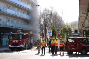 Crema una rostisseria de Girona que obliga a desallotjar els veïns del voltant