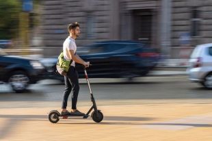Figueres sancionarà a partir del 19 de gener els conductors de patinet imprudents