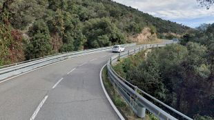 Ferit un ciclista en caure daltabaix d'un pont a la GI-682 a Tossa