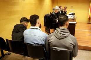 Jutgen tres acusats d'assaltar un prostíbul i intentar violar una dona a Olot