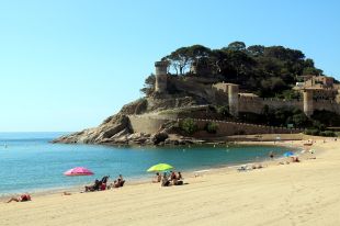 Tossa de Mar preveu reduir la pressió de l’aigua i prohibir l’ús de les dutxes de la platja