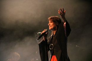 Lídia Pujol presenta a Torroella de Montgrí 'Babel' on aprofita per criticar la societat actual