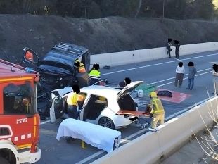 Quatre ferits, dos d'ells greus, en un xoc entre dos vehicles a Serinyà