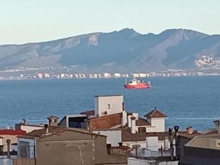 Albiren un vaixell al Golf de Roses dedicat a la prospecció per a parcs eòlics marins