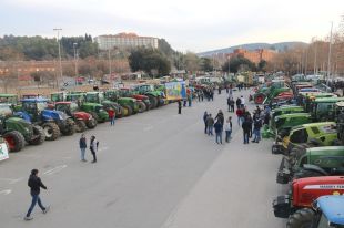 Més de 200 tractors es concentren a Girona per a iniciar una jornada de protestes