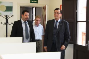 Mena celebra que Zapatero convoqui eleccions anticipades davant la 'inacció' del govern espanyol 