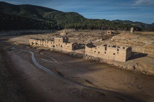 La sequera destapa les restes de la Foneria de Sant Sebastià al pantà de Darnius - Boadella