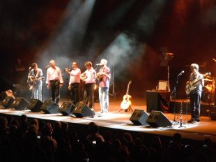 Els Manel aconsegueixen posar dempeus al públic del Festival Jardins de Cap Roig 