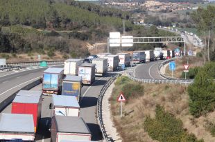 Cues de fins a quatre quilòmetres a l'N-II i l'AP-7 a l'Alt Empordà per les protestes dels pagesos