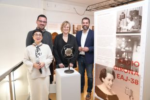 El Museu d’Història de Girona rep el primer micròfon de Ràdio Girona dels anys 30