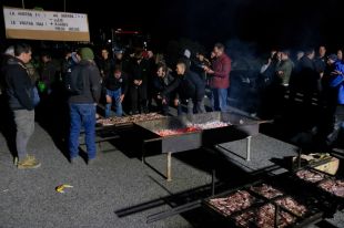 Els pagesos gironins demanen a la resta del territori ajuda en el bloqueig a l'AP-7 i l'N-II