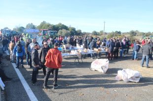 Unió de Pagesos negocia amb el Ministeri compromisos per permetre reobrir l'AP-7 i l'N-II