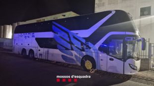 Detinguts tres conductors d'autocar a Vilamalla per manipular el tacògraf i així circular més ràpid