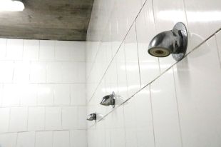 Sarrià de Ter reobre les dutxes dels vestuaris i les fonts del municipi