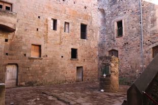 Santa Pau, a un pas de recuperar el seu castell medieval