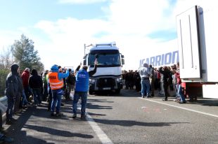Els transportistes catalans, ''farts'' de patir els talls de carretera i no rebre compensacions