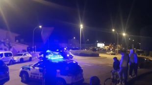 Diversos pagesos es concentren davant de casa del conseller Mascort a Vilablareix