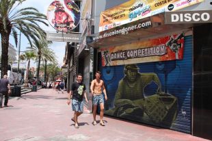 Lloret de Mar bloqueja amb tanques de formigó les principals zones de vianants