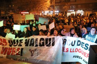 Més de 2.500 persones clamen per ''seguir amb la lluita feminista'' a Girona