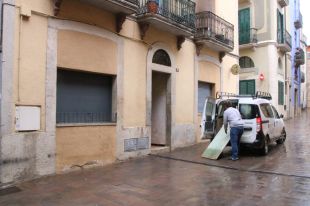 Una trentena d'evacuats en l'esfondrament d'un sostre dins un edifici de Llagostera