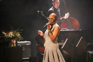 Dee Dee Bridgewater i la Girona Jazz Project omplen l'Auditori de Girona