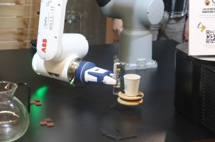 Arrenca el Fòrum Gastronòmic de Girona amb robots que preparen cafè i envasos reutilitzables