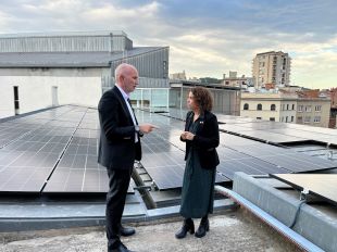 La delegació del Govern a Girona instal·la 143 panells solars al terrat