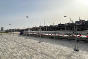Adif instal·la el jardí vertical a la sortida de l'estació de busos de Girona
