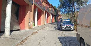 Arbúcies desallotja els darrers ocupes del carrer Matagalls