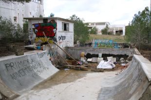 El Cercle Català d'Història denuncia la construcció d'un parc d'skate a Radio Liberty de Pals
