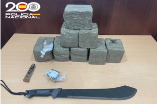 Dos detinguts a la Jonquera per transportar 8,5 quilos d'haixix al maleter del cotxe