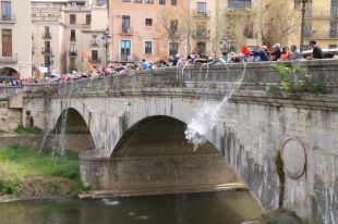 Unes 500 persones s'apleguen a Girona per denunciar la ''mala gestió'' de l'aigua