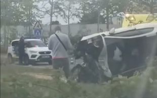 Un ferit després de topar amb el cotxe contra un arbre a Roses
