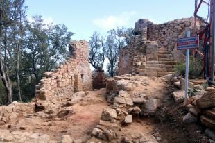 Els arqueòlegs recuperen les restes del castell de Montagut de Llagostera