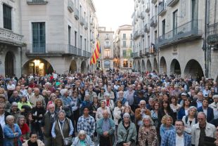 Unes 300 persones donen suport a Girona a l'activista exiliat Josep Campmajó