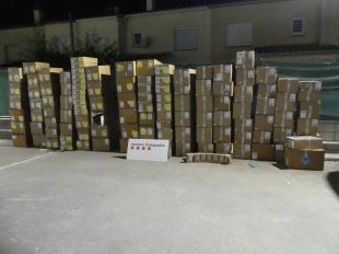 Roben una furgoneta, 124 caixes de roba, es fuguen i envesteixen els Mossos a Maçanet de la Selva