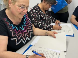 Olot comença un projecte per fomentar el benestar emocional a través de l'escriptura