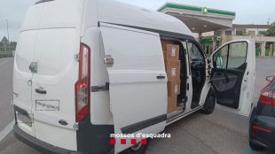 Detingut per robar una furgoneta i roba esportiva després d'una persecució de la Jonquera fins a Sils