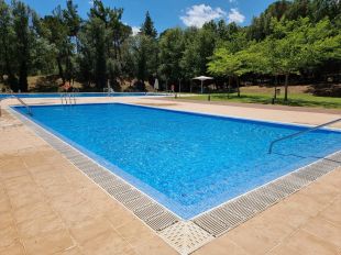 Quart aprova una modificació de crèdit per a millorar la piscina municipal