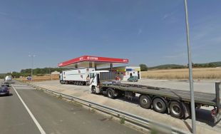 Tres detinguts per robar 900 litres de gasoil valorats en 1.200 euros de camions aparcats a Bàscara 