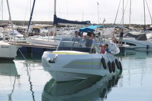 Presenten a Palamós la primera embarcació 100% elèctrica i feta a Catalunya