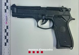 Detingut un lladre violent i armat que va llençar pel balcó un septuagenari a Empuriabrava