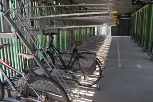 Girona posa en funcionament el primer aparcament per a bicis tancat al parc Central