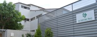 L'AFA Vall del Terri reclamen a Educació que no tregui el barracó perquè és l'únic refugi climàtic