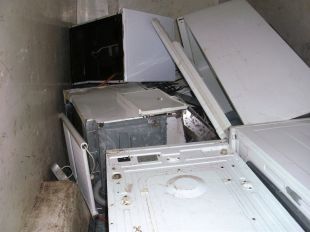 Enxampen dos lladres per robar ferralla i electrodomèstics de la deixalleria de Platja d'Aro 