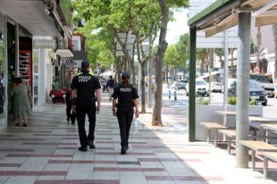 Detingut a Platja d'Aro un reincident per fer dues estrebades a dones en ple dia
