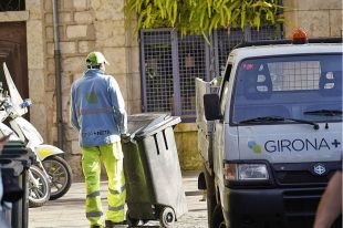 Els treballadors de Girona+Neta denuncien que amb el porta a porta encara falta més personal